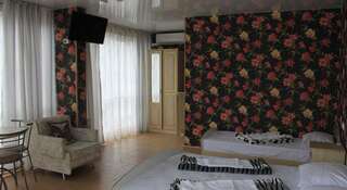 Гостиница Guest house Kristina Лазаревское Улучшенный трехместный номер-9