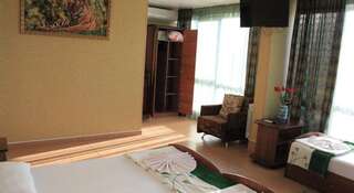 Гостиница Guest house Kristina Лазаревское Улучшенный трехместный номер-6