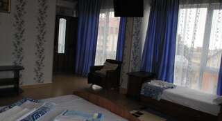 Гостиница Guest house Kristina Лазаревское Улучшенный трехместный номер-19